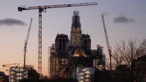 Notre-Dame de Paris: la sénatrice Anne Souyris demande "la suspension du chantier" en raison de l'utilisation de plomb