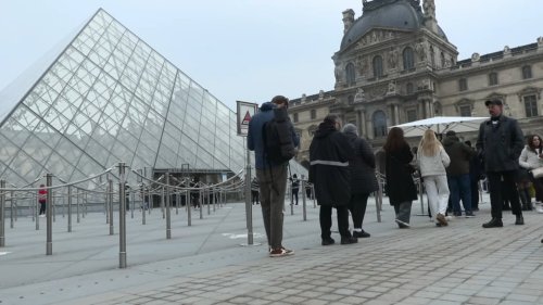 "Ça commence à faire cher": le prix du billet augmente au Louvre et dans d'autres sites touristiques parisiens