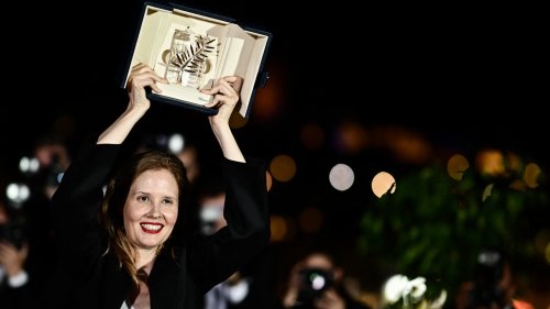 Qui est Justine Triet, troisième femme à décrocher une Palme d'or à Cannes?
