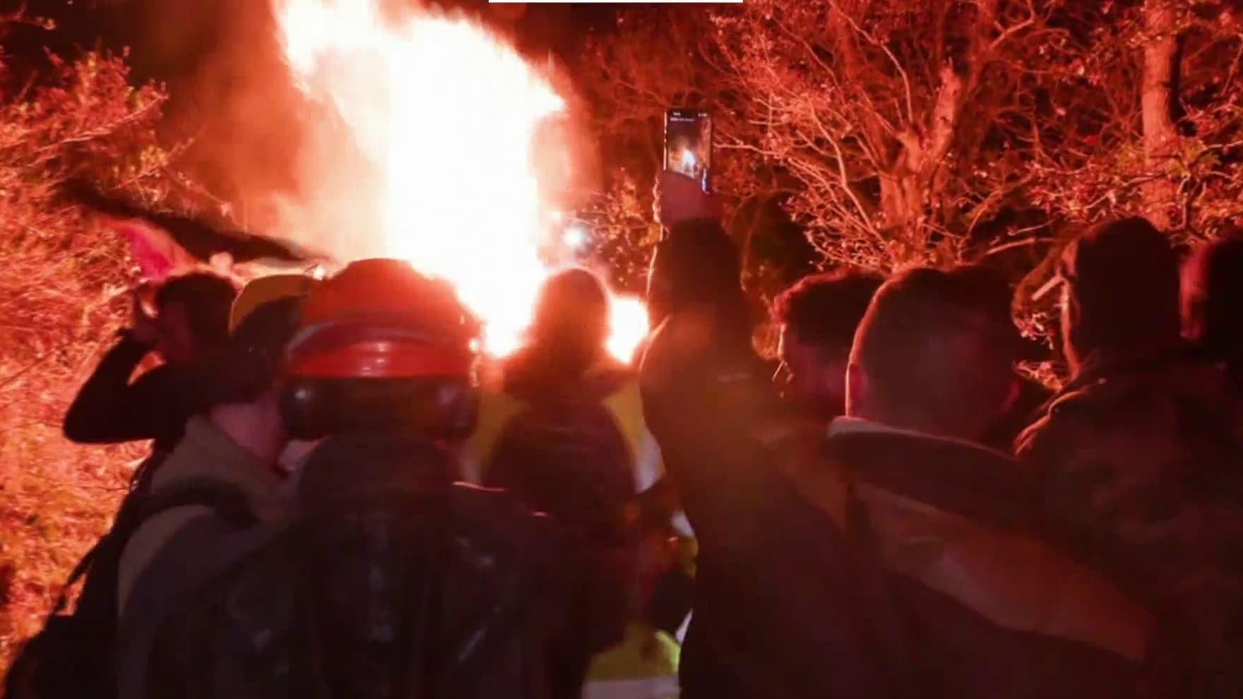« On va continuer le blocage »: face à face tendu entre les gendarmes et les agriculteurs qui s’opposent à un abattage en Ariège