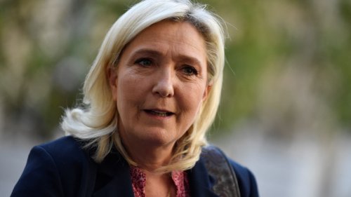 Marine Le Pen fustige la motion de censure de la Nupes et les accusent de vouloir "faire sauter la 5e République"