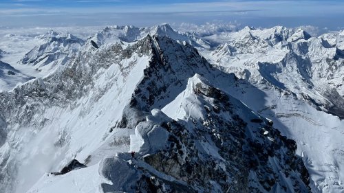 Le mont Everest bientôt restreint à ceux qui ont déjà gravi un sommet de 7.000 mètres dans l'Himalaya?