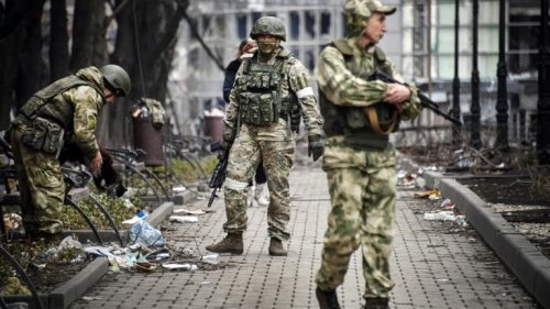 "Il lui a dit qu’il ferait du mal à son enfant": une mère raconte le viol de sa fille par un soldat russe