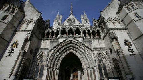 Angleterre: un groupe d'hommes accusés de mutilations génitales filmées devant la justice