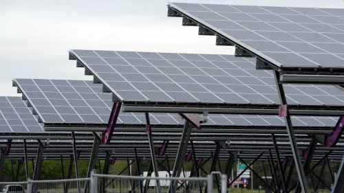L'Assemblée vote l'obligation d'installer des panneaux solaires dans les grands parkings extérieurs