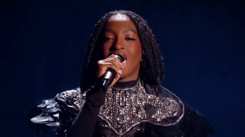 "La haine n'a pas sa place!": les larmes d'Ebony, visée par un "signe" d'une spectatrice durant un show de la "Star Ac'"