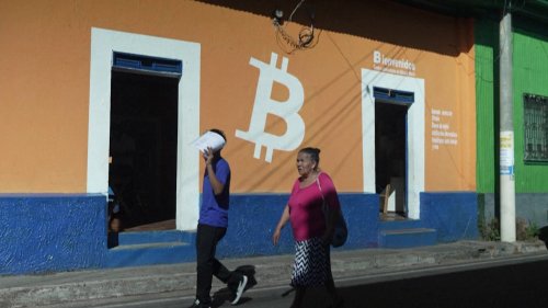 "Ça ne s'arrêtera pas": le Salvador continue d'acheter du bitcoin malgré les restrictions du FMI