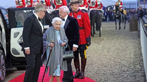 La reine Elizabeth II acclamée au premier événement majeur de son jubilé