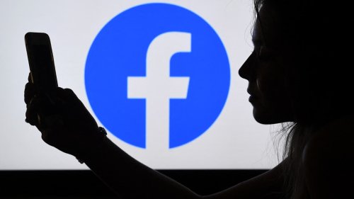 Des femmes chauffeurs accusent Facebook de ne pas afficher équitablement les offres d'emploi