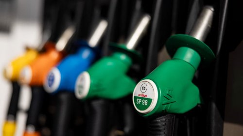Carburants: pourquoi les prix à la pompe n'arrêtent pas de baisser