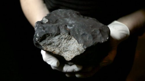 Une découverte "phénoménale": deux nouveaux minéraux observés sur un morceau de météorite