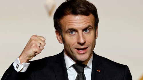 Présidentielle: la cote de popularité d'Emmanuel Macron chute drastiquement selon un sondage