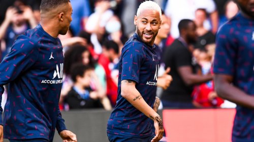 PSG-Metz: la célébration étonnante de Neymar avec le poteau de corner pour son 100e but parisien