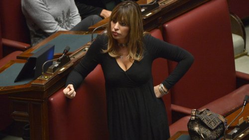 "Je suis choquée": Alessandra Mussolini, petite-fille du dictateur, dit avoir été agressée à Strasbourg