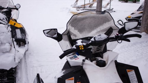 Cervières: la piste de ski de fond dégradée par le passage de motoneiges