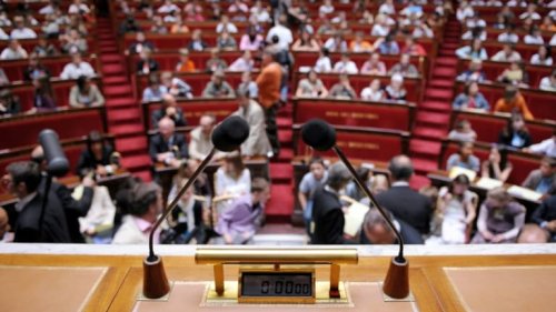 "Même pas le temps de faire la lessive": l'Assemblée se penche sur le rythme de députés épuisés