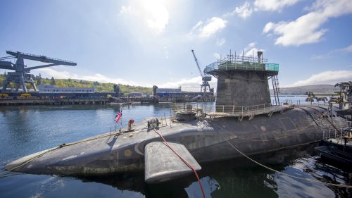 Un sous-marin britannique réparé avec de la glu