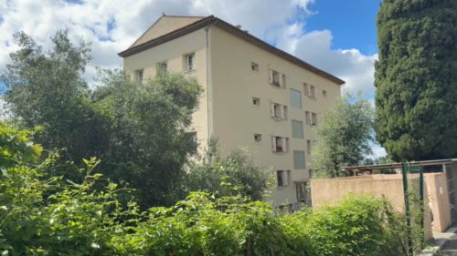 Grasse: une marche blanche organisée en hommage à l'enfant de 2 ans mort après avoir chuté de son immeuble