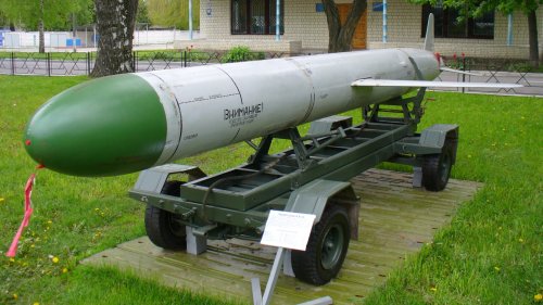 Guerre en Ukraine: la Russie "tire de vieux missiles nucléaires sans ogive" faute de stock, selon Londres