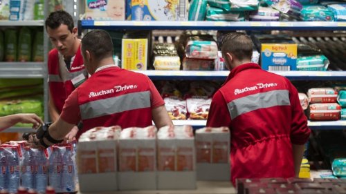 Nord: un employé d'Auchan mis à pied pour avoir chanté trop fort dans les rayons