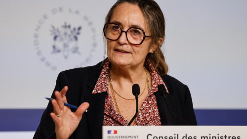 La porte-parole du gouvernement n'a "pas de pudeur" à évoquer l'existence d'un racisme anti-Blanc