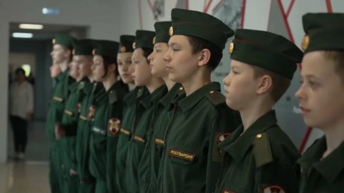 "Je veux devenir agent du FSB": à Marioupol, la russification des jeunes générations est en marche