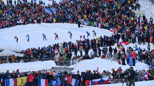 Biathlon: faute de chutes de neige fraîche, Le Grand-Bornand recouvre sa piste de neige stockée