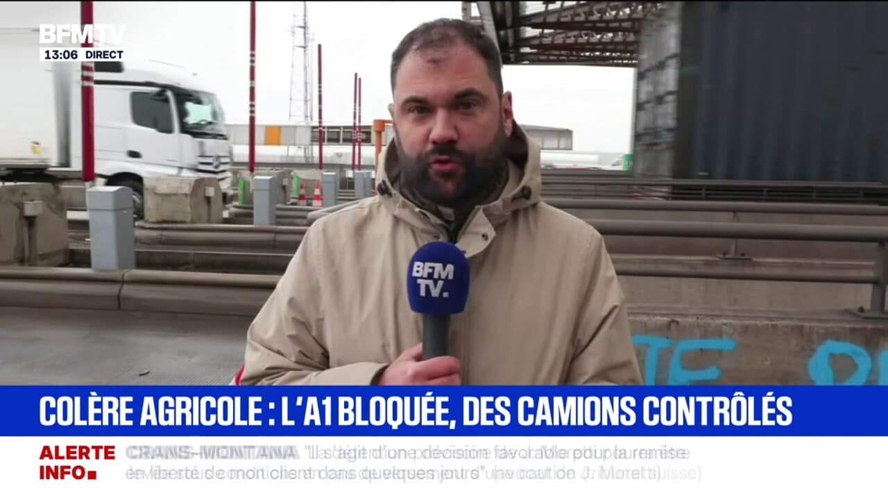 Des agriculteurs bloquent un péage de l&rsquo;autoroute A1 pour contrôler la provenance du contenu des camions