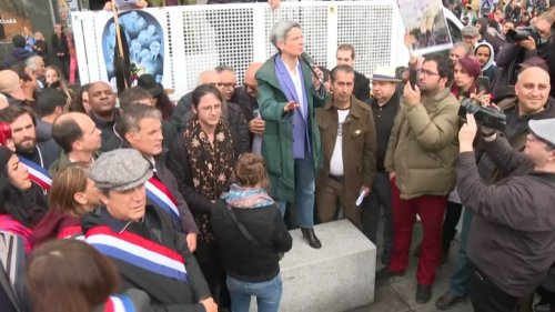 Paris: Sandrine Rousseau huée lors de la manifestation de soutien aux femmes iraniennes