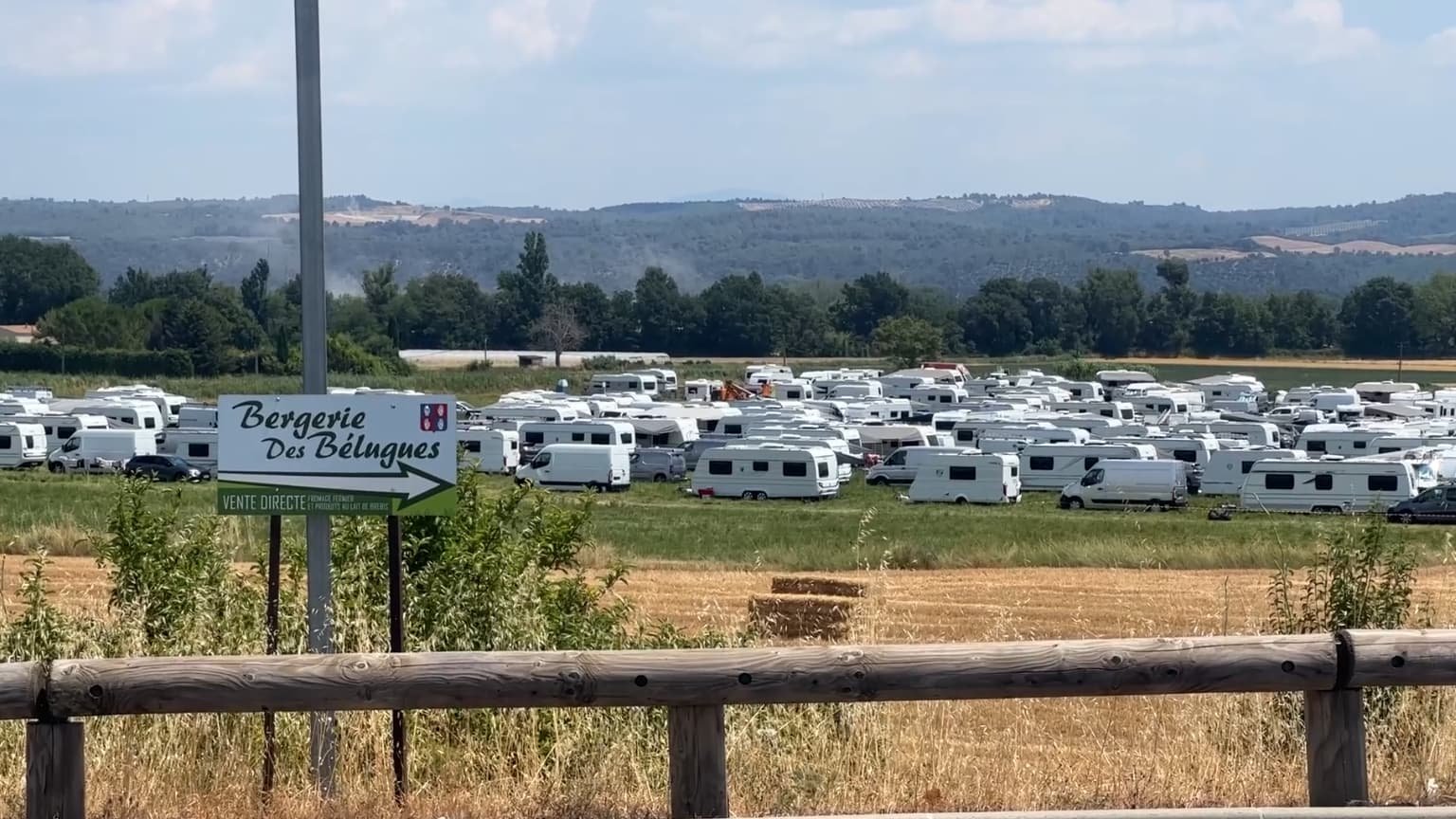 Manosque: 250 caravanes de gens du voyage installées illégalement sur un terrain privé agricole