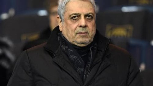 Paris: un concert d'Enrico Macias perturbé par des boules puantes