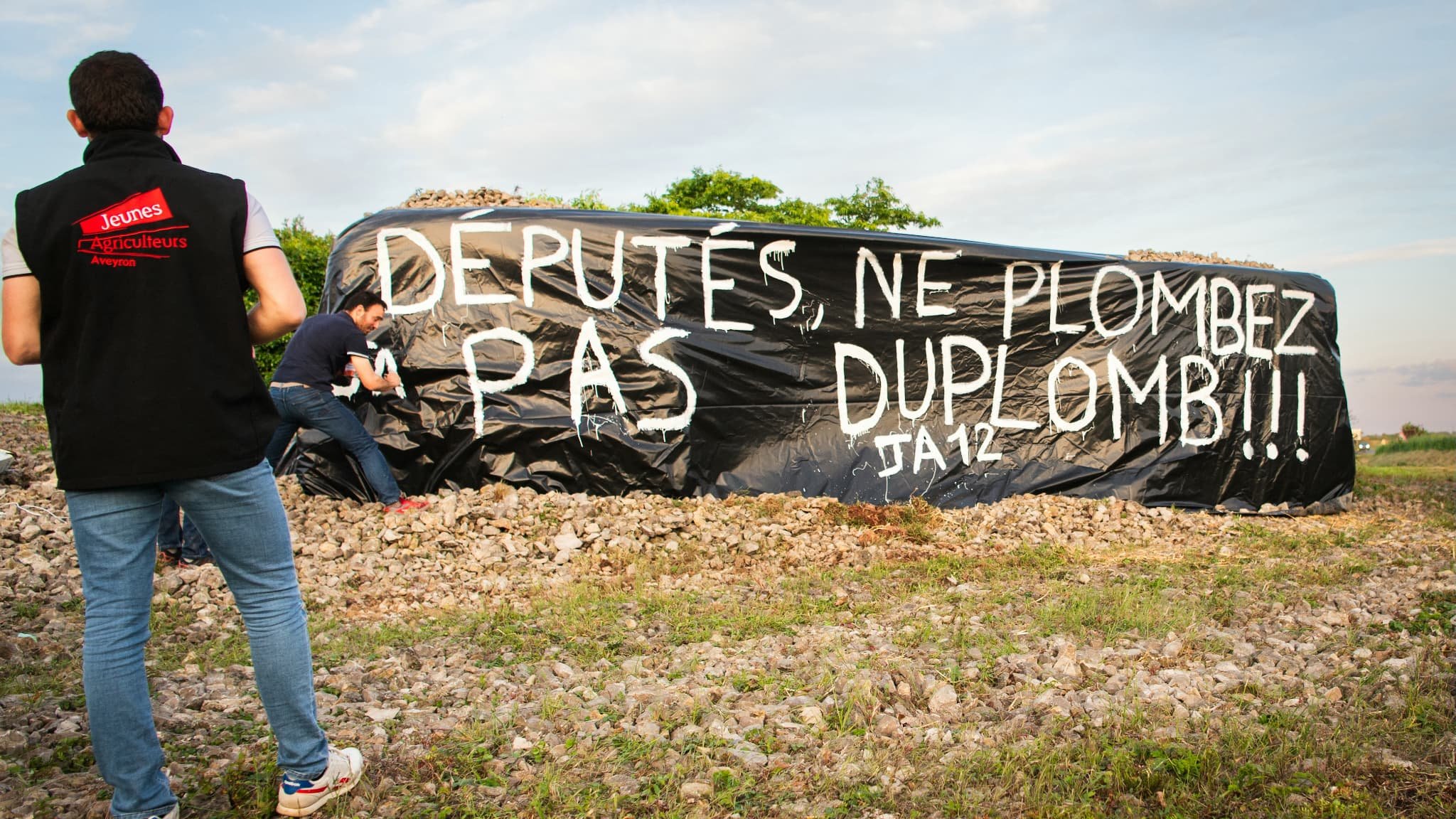 « On ne veut pas d’argent, on veut des moyens de production »: des agriculteurs se mobilisent en Occitanie