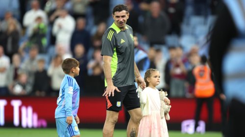 Mercato: Emiliano Martinez en larmes après son probable dernier match avec Aston Villa