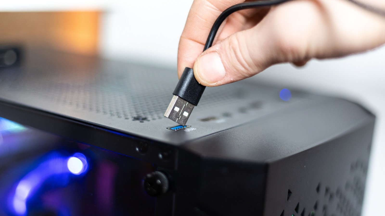 10 Weird USB Gadgets You Need To Check Out