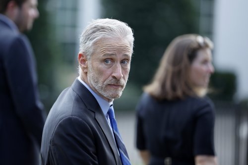 Jon Stewart: Apple didn't want me to say bad things about AI, or interview the FTC's Lina Khan