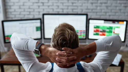 9 Essential Desktop Apps Every Dual Monitor User Should Have