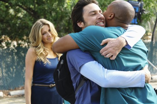 One of the most beloved sitcoms of the 2000s is coming back - and so is its star