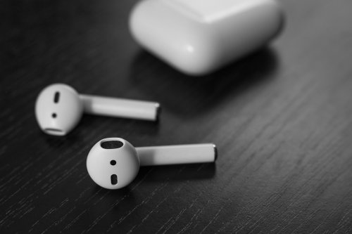 AirPods 2 just got a new deeper discount at Amazon, but not for long