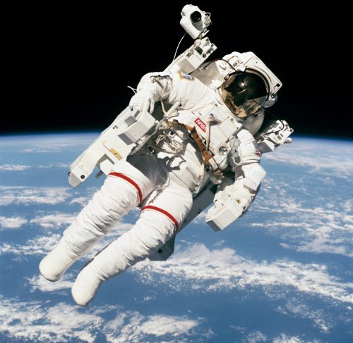 The terrifying moment a NASA astronaut drifted untethered through space
