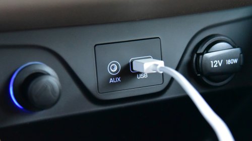 4 Devices Compatible With Your Car's USB Port That You Need To Know About