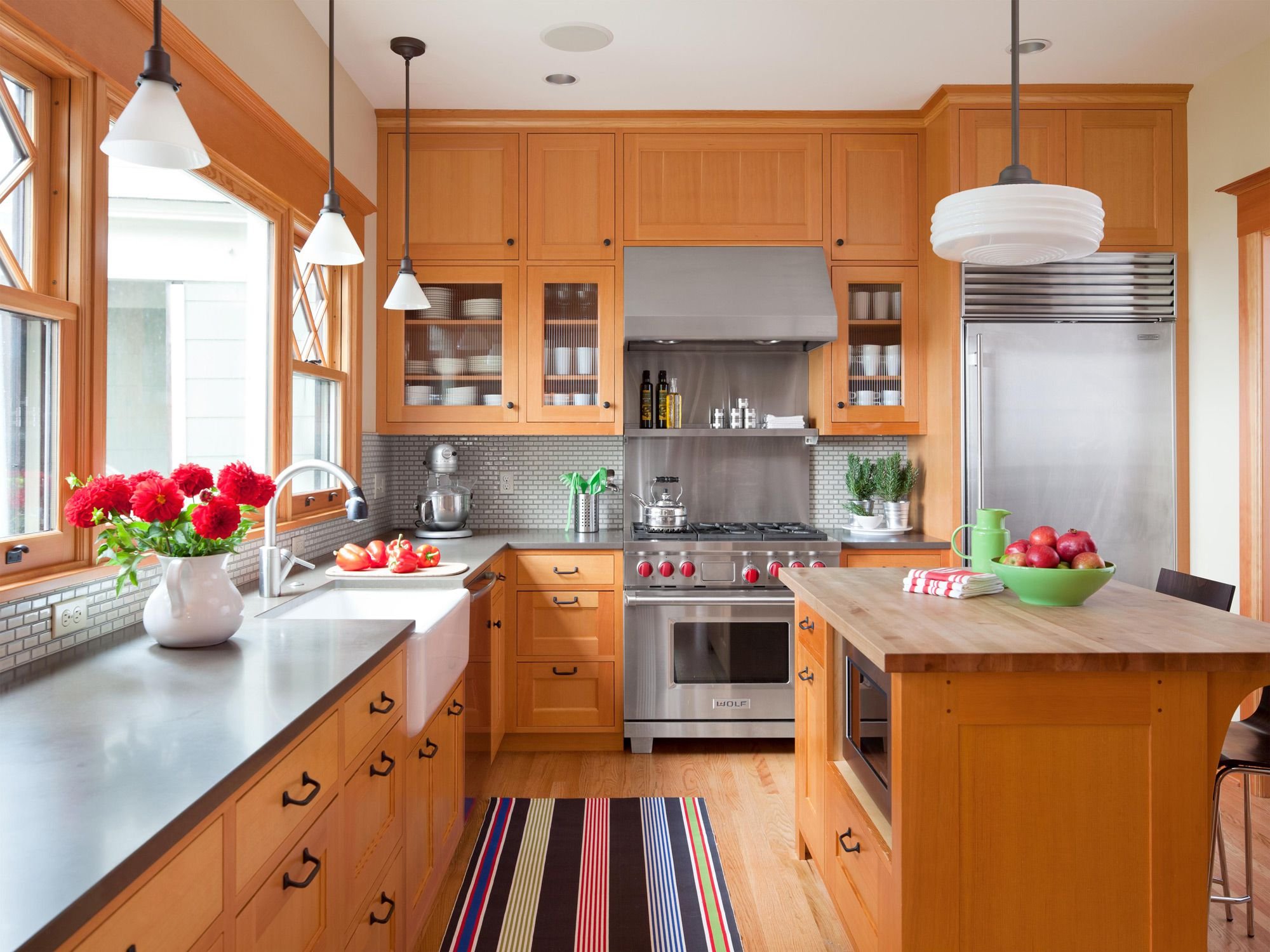 8 Ways to Avoid a Total Remodel in a Kitchen with Oak Cabinets
