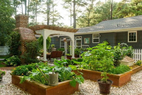 25 Raised Garden Bed Ideas for Growing Veggies and Flowers
