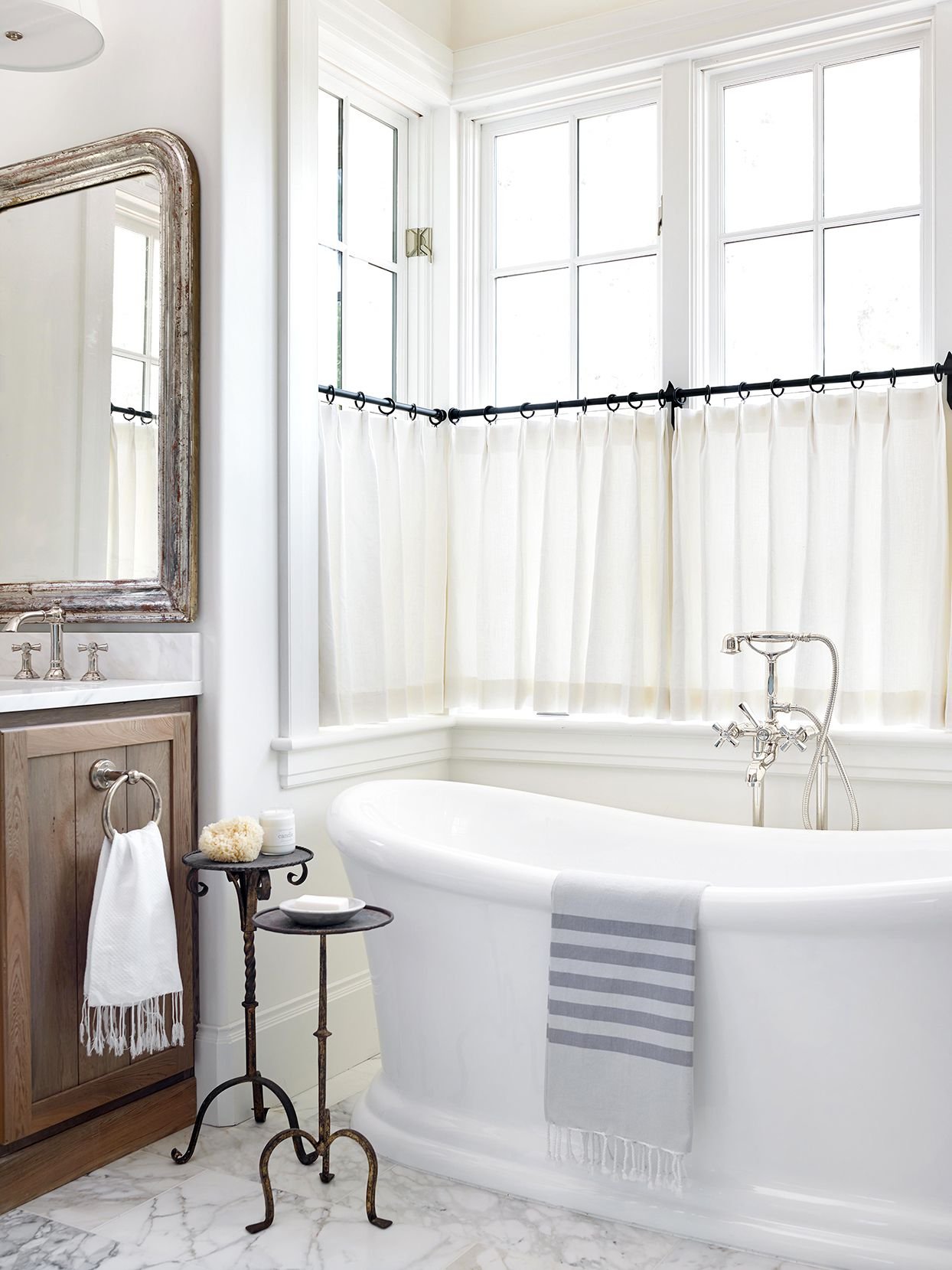 4 Simple Steps to Clean a Bathtub with Sparkling Results