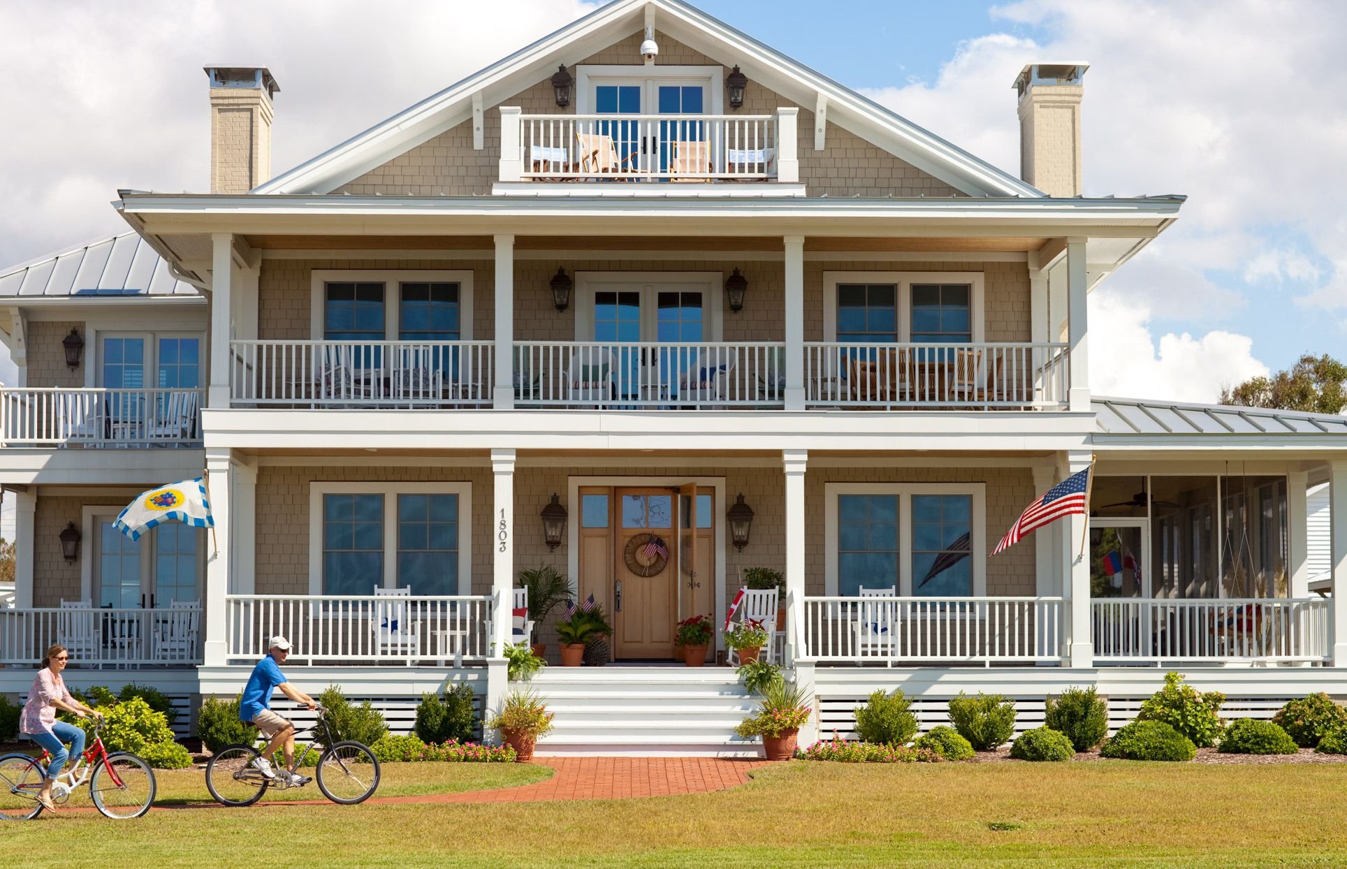 What Real Estate Experts Want You to Know Before You Buy a Second Home