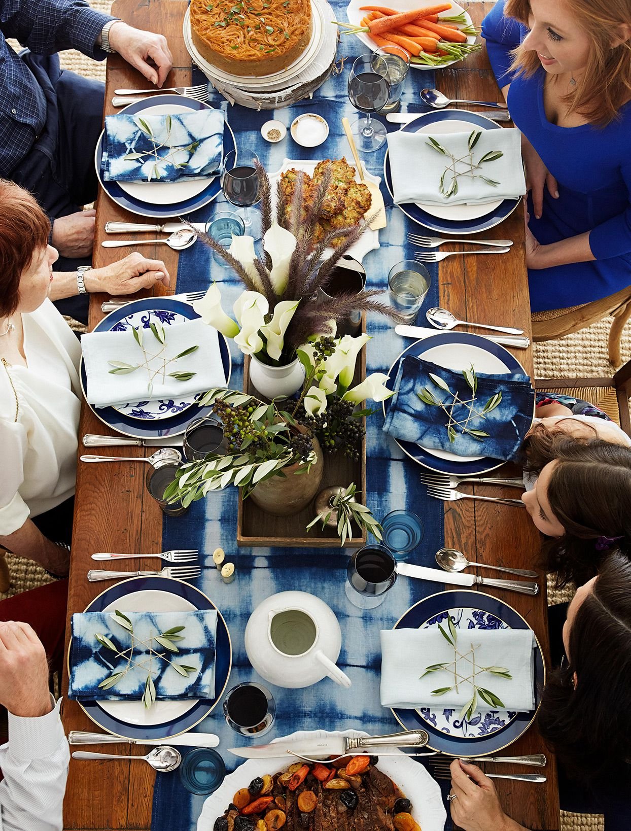 13 Hanukkah Table Decor Ideas for an Elegant Holiday Display
