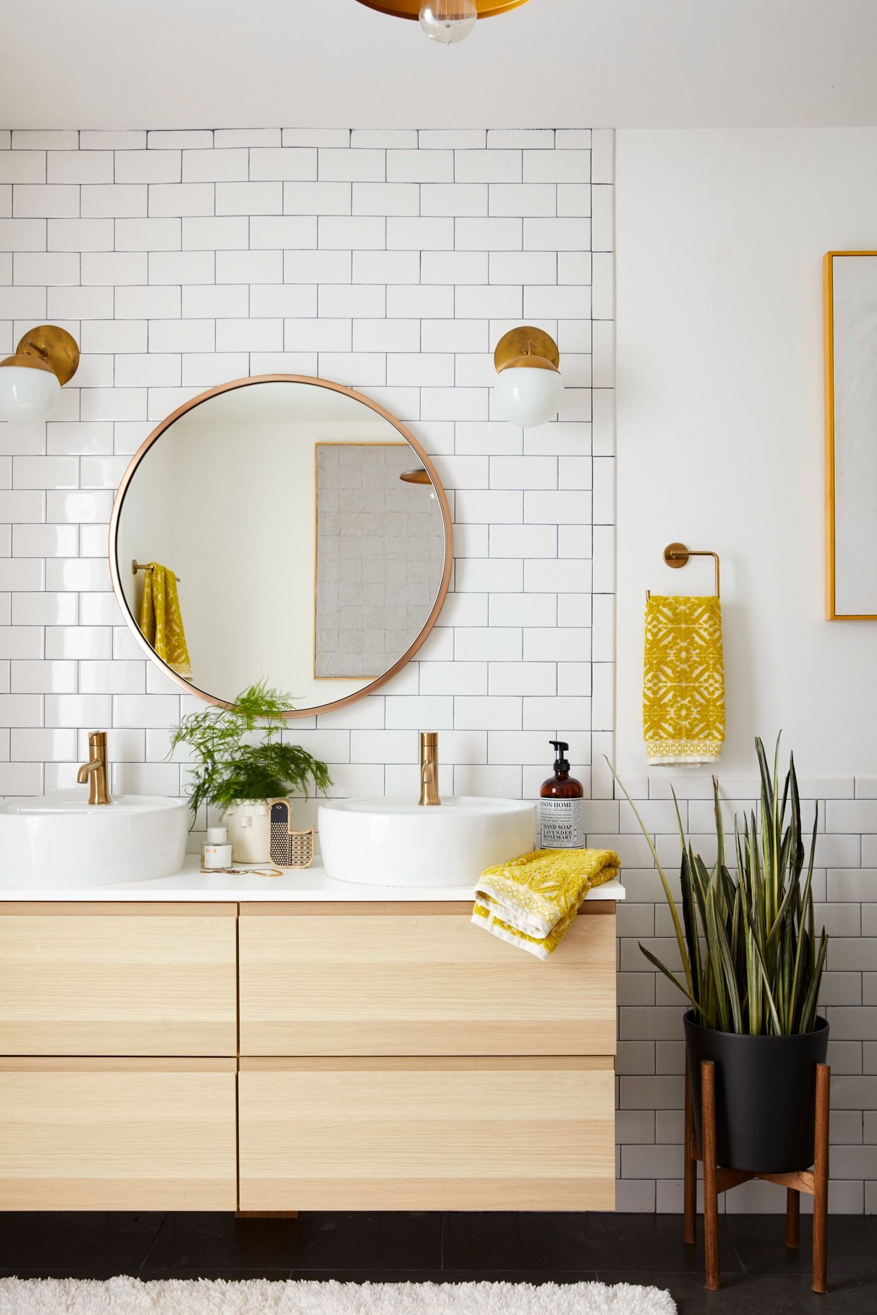 10 Everyday Bathroom Items You Should Clean or Throw Out ASAP