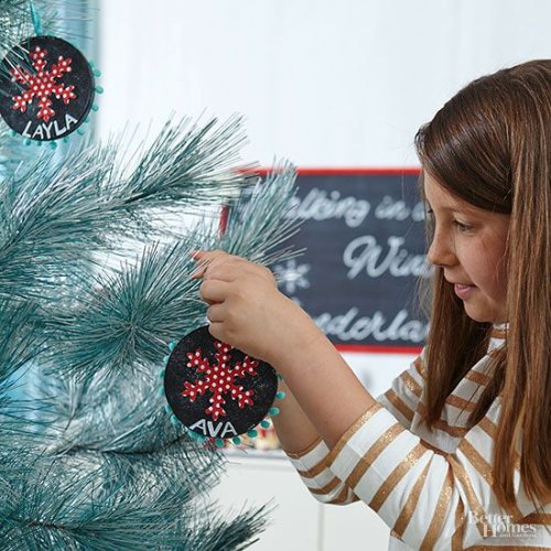 31 Easy and Adorable Christmas Ornaments Kids Can Make