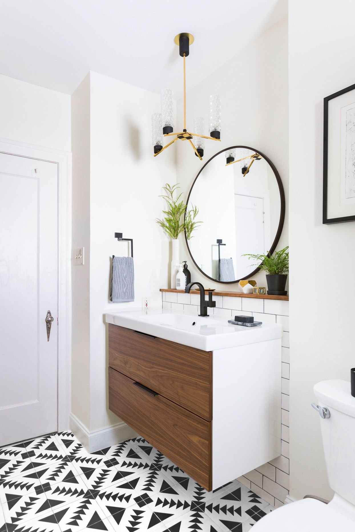 How to Clean Bathroom Countertops and Keep Them Sparkling