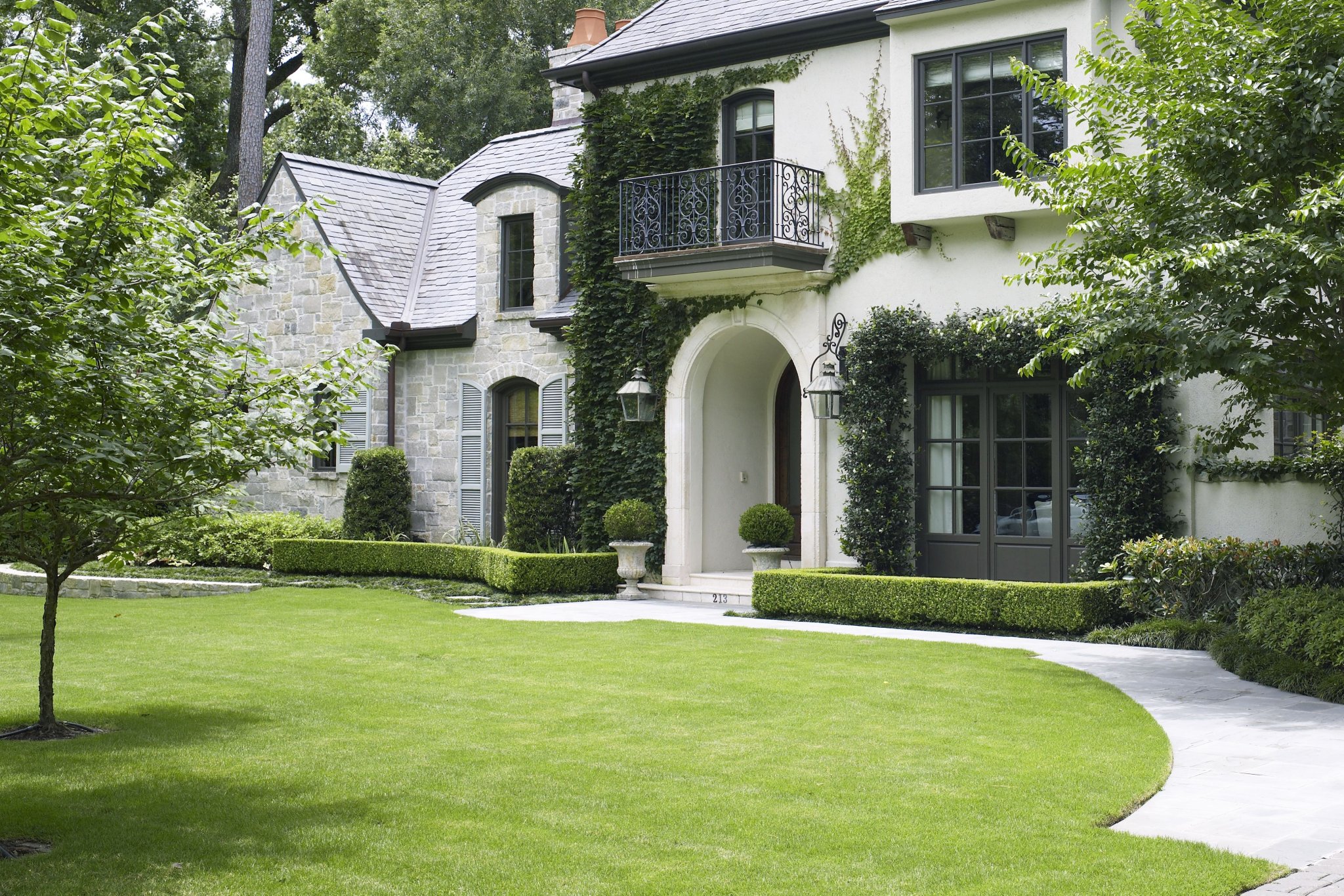 5 Gardening Trends We're Saying Goodbye to in 2025