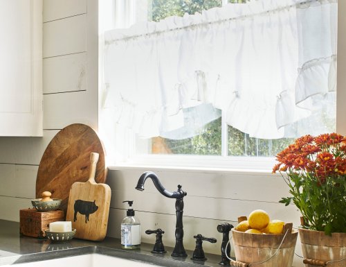 5 Kitchen Curtain Trends Designers Want You to Install Right Now